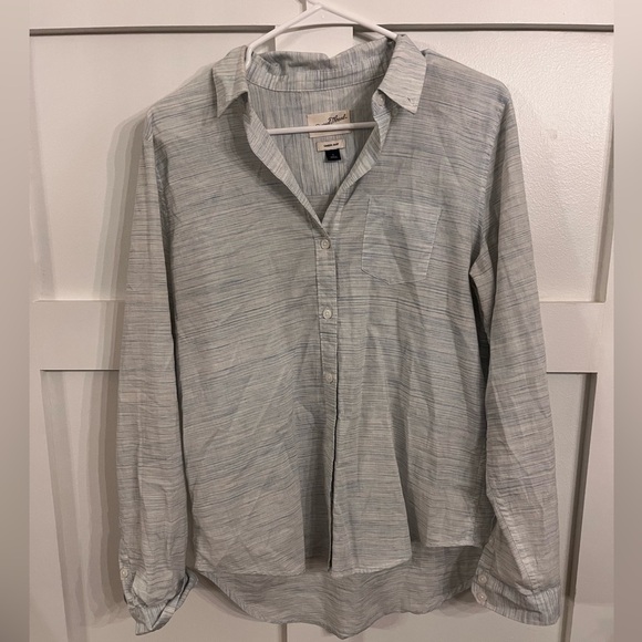 Excellent condition Women’s universal thread button down | Size Small - Picture 1 of 2